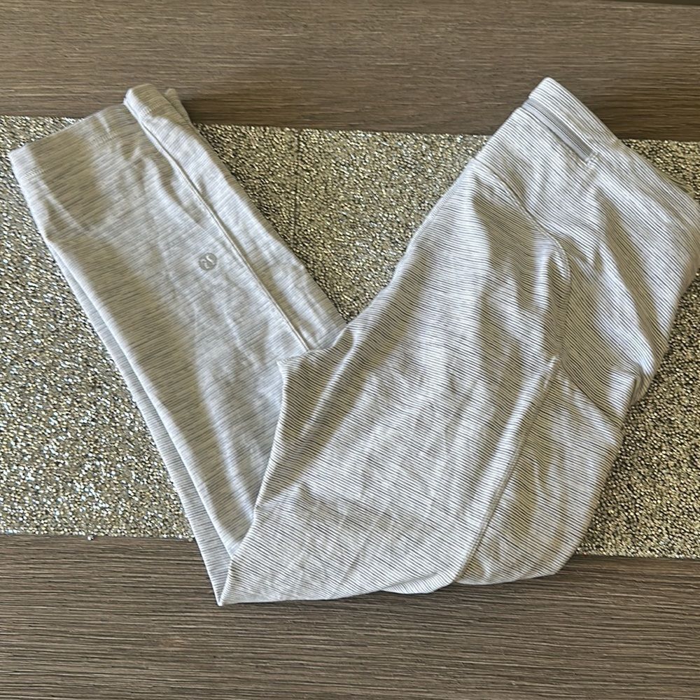 Lululemon Athletica Gray Cropped Pants 6